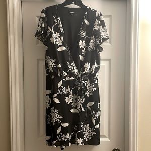 express XL black and white floral dress